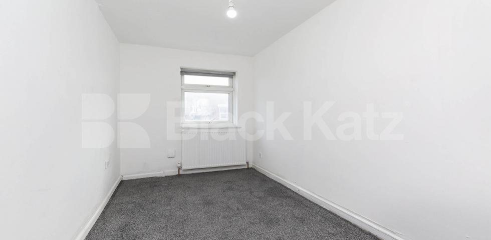 3 bedroom 4 bathroom house with large garden  Antill Road , Seven Sisters